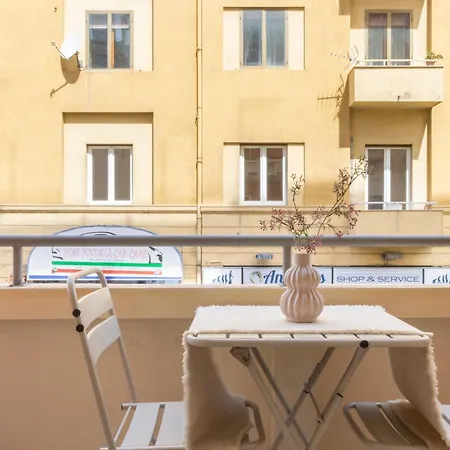 Honey Moon With Small Terrace